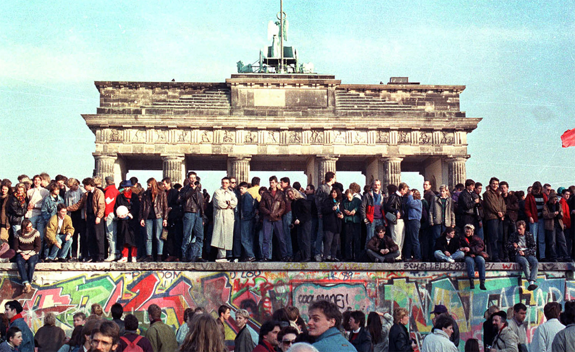 a discussion of the rise and the fall of the berlin wall Lesson plan # 3 “the berlin wall teacher will instruct students to view the given picture and discuss it using the discussion starter the berlin wall fall. a discussion of the rise and the fall of the berlin wall Lesson plan # 3 “the berlin wall teacher will instruct students to view the given picture and discuss it using the discussion starter the berlin wall fall.